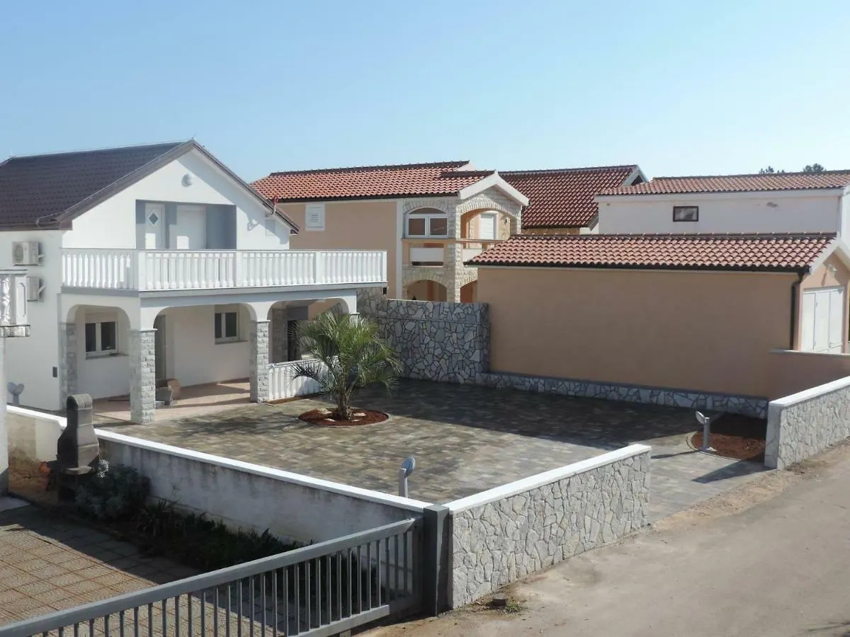 Apartament Slatina 13/1 Vir 0*,